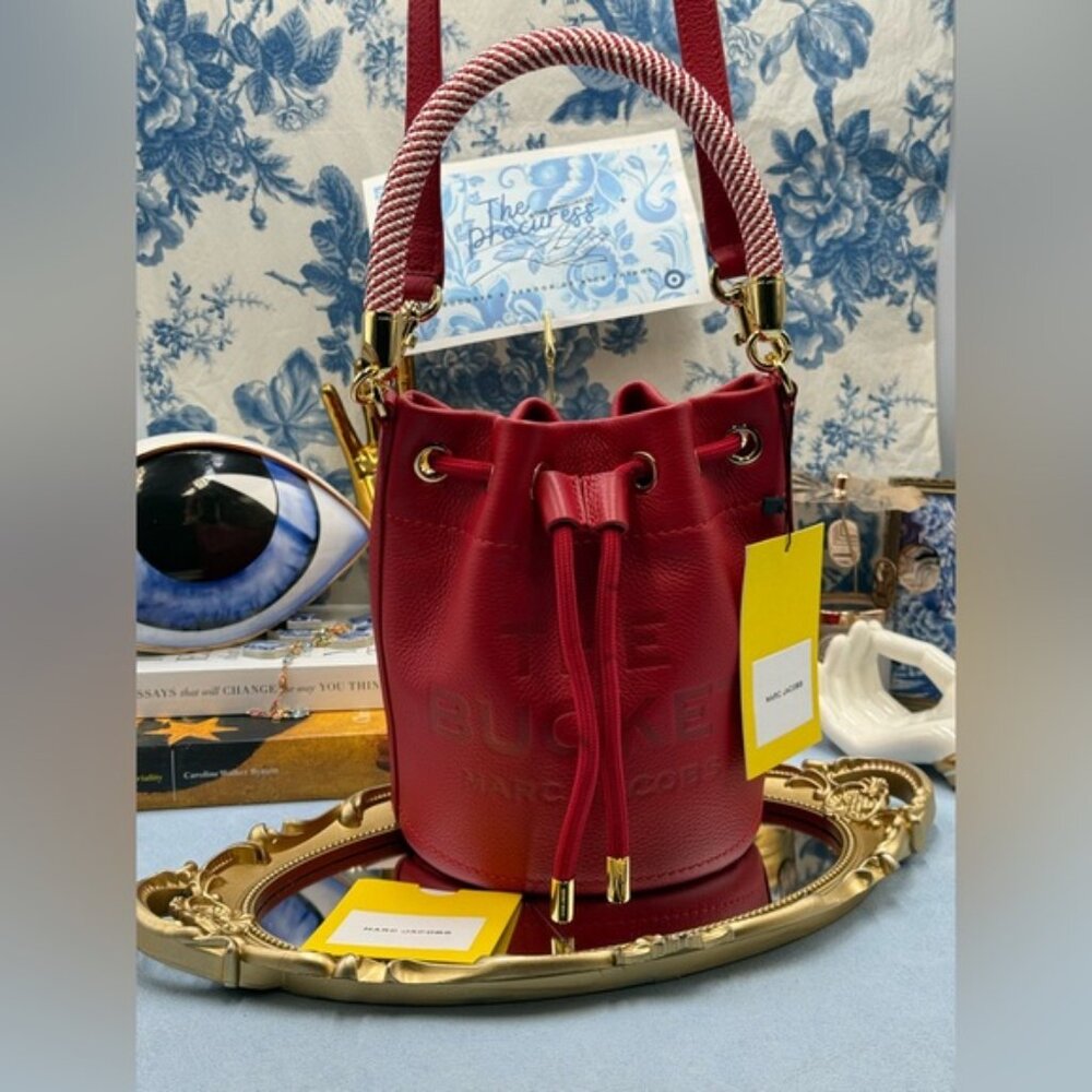 🆕 MARC JACOBS 🧿 NWT The Leather Bucket Bag, Red Leather - Picture 2 of 16